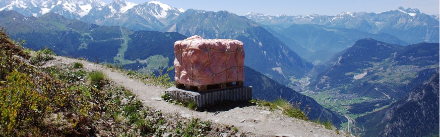 Die Frau mit dem Fleisch – oder was ein «Luxustouristen-Paket» in den Walliser Alpen mit Migrationspolitik zu tun hat