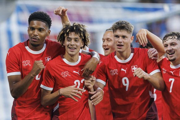 Switzerland&#039;s Franck Surdez, 2nd left, celebrates his goal with his teammates during the Under 21 UEFA Euro 2025 Qualifying Group E soccer match between Switzerland and Albania, at the stade de l ...