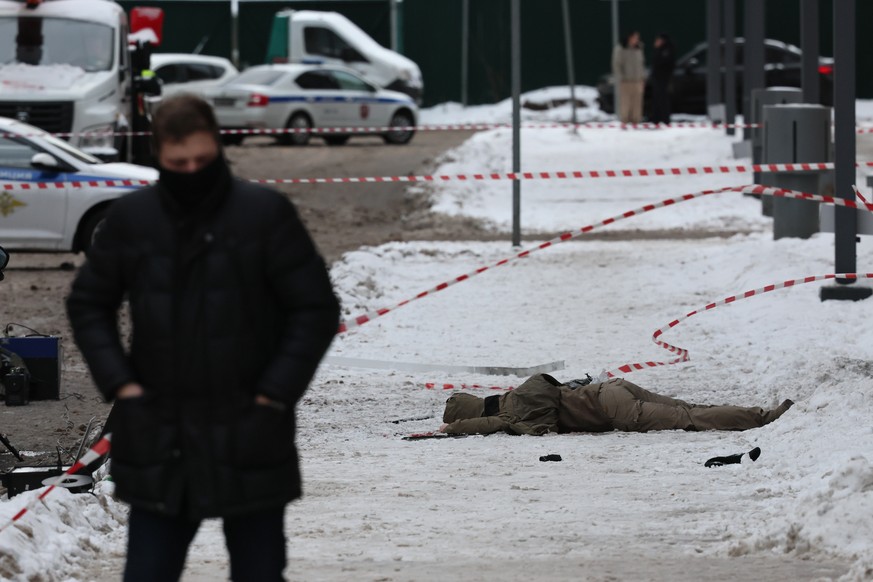 epa11781886 A view of a scene of an explosion in Moscow, Russia 17 December 2024. According to a statement by the Investigative Committee of Russia, Lieutenant General Igor Kirillov and his assistant  ...