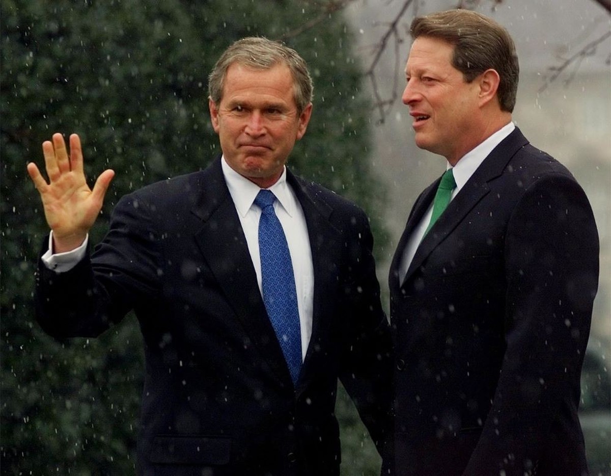 Das Nachzähl-Drama in Florida überschattete die Wahl 2000 zwischen George W. Bush (l.) und Al Gore.