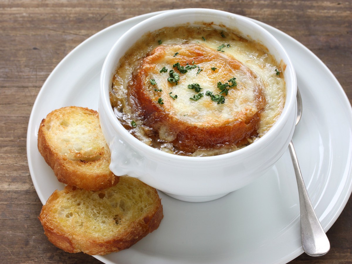 soupe a l'oignon zwiebelsuppe frankreich http://capitalcitypublicmarket.com/recipe/la-soupe-a-loignon-ducastaing/