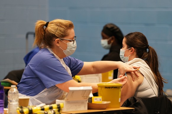 A student receives an injection from medical staff in the sports hall at the University of Kent campus in Canterbury, England, Thursday, March 19, 2026. (Gareth Fuller/PA via AP)
Britain Meningitis