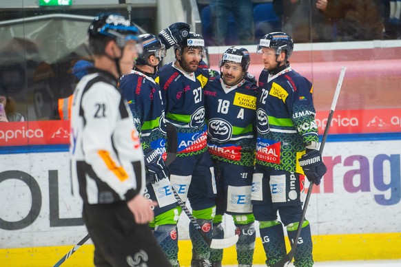 Ambris player Inti Pestoni center, celebrates the 1 - 0 goal with team mate, during the preliminary round game of National League A (NLA) Swiss Championship 2023/24 between, HC Ambri Piotta against SC ...
