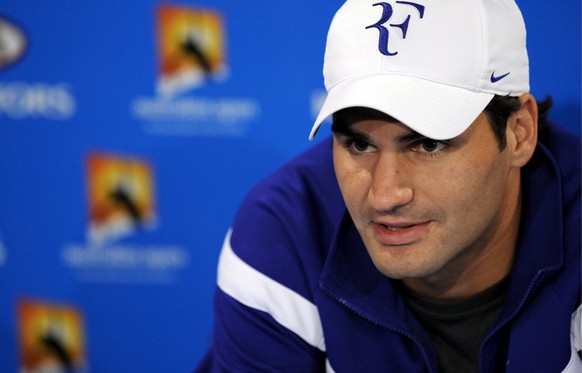 epa01619814 Roger Federer of Switzerland speaks during a press conference at the Australian Open tennis tournament in Melbourne, Australia, 31 January 2009. Federer will face Rafael Nadal of Spain in  ...