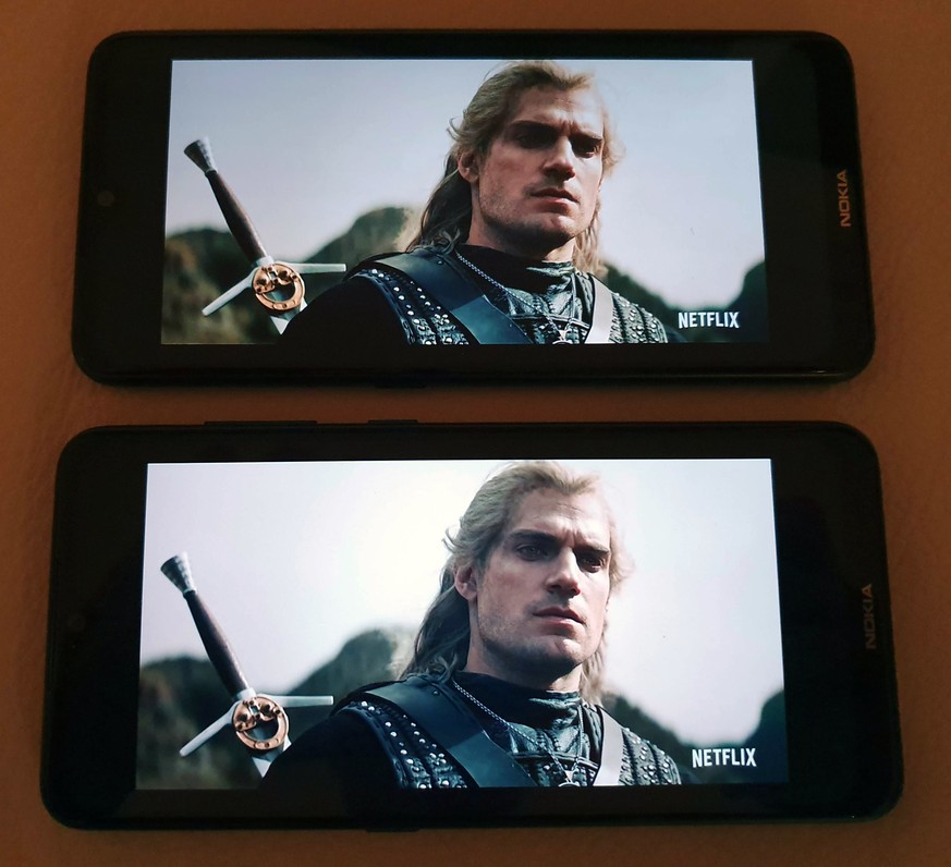 Oben das Nokia 7.2 mit aktivierter PureDisplay-Einstellung, unten das gleiche Handy ohne aktiviertes PureDisplay.