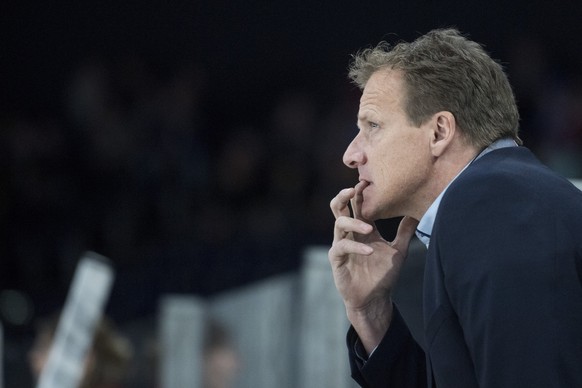 ARCHIVBILD ZUM NEUEN KLOTEN-TRAINER KEVIN SCHLAEPFER --- Cheftrainer Kevin Schlaepfer beim Eishockeyspiel der Nationalleague A ZSC Lions gegen den EHC Biel im Hallenstadion in Zuerich, aufgenommen am  ...
