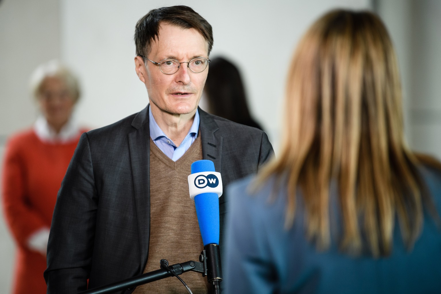 epa09093628 Social Democrats health expert and epidemiologist Karl Lauterbach (C) talks to Deutsche Welle after a session of the German Bundestag in Berlin, Germany, 24 March 2021. The German governme ...
