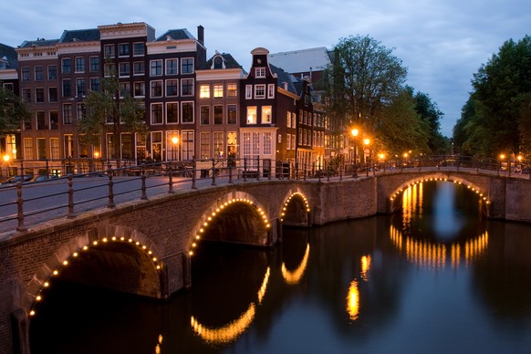 Amsterdam wird jährlich von etwa 18 Millionen Touristen besucht.