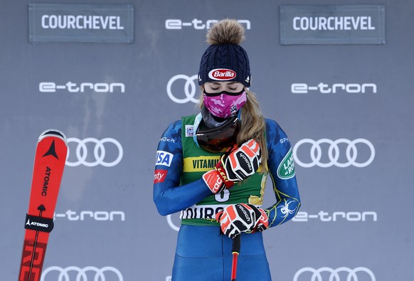 epa08883658 Mikaela Shiffrin of the US celebrates winning the Women&#039;s Giant Slalom race at the FIS Alpine Skiing World Cup in Courchevel, France, 14 December 2020. EPA/SEBASTIEN NOGIER