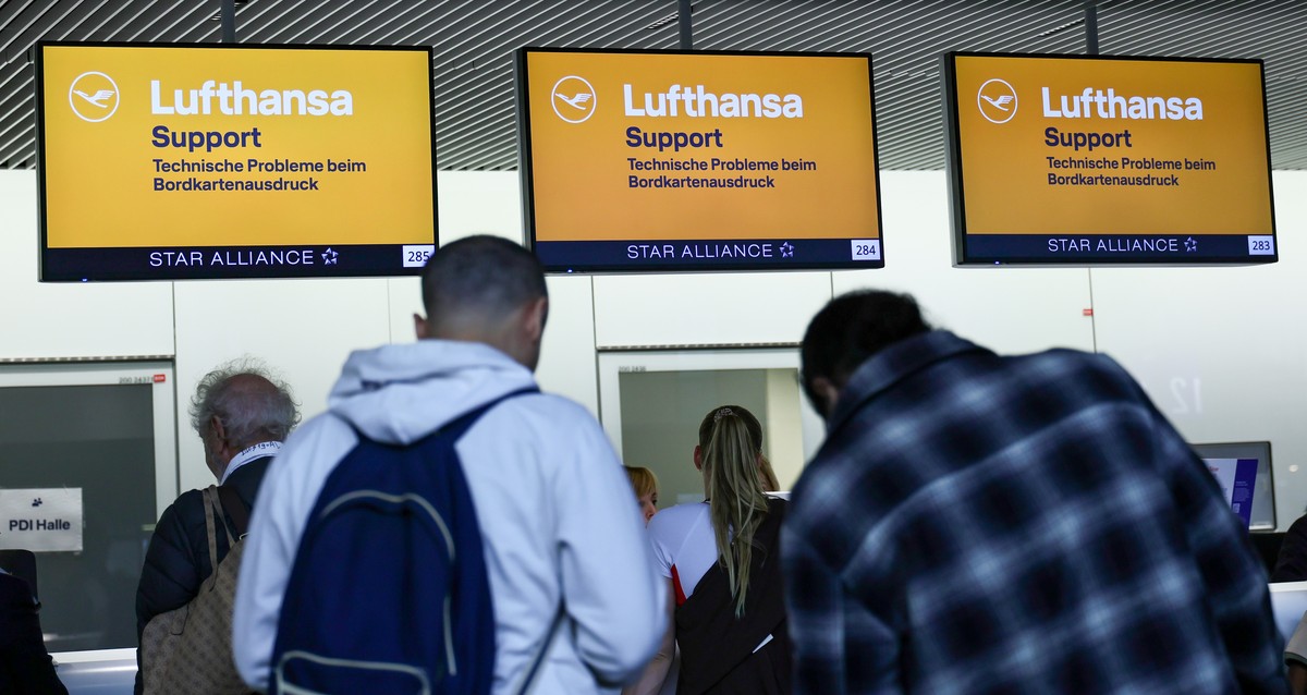epa12886763 A view of departure screens for Lufthansa in Terminal 1 during a strike at Frankfurt Airport in Frankfurt am Main, Germany, 13 April 2026. The union German Cockpit Association, Inc. has ca ...