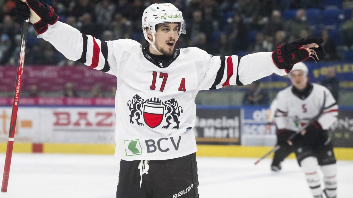 Ken Jaeger (LHC) celebrates the 2-2 goal, during the regular season of National League A (NLA) Swiss Championship 2024/25 between HC Ambri Piotta and Lausanne HC at the ice stadium Gottardo Arena, Swi ...
