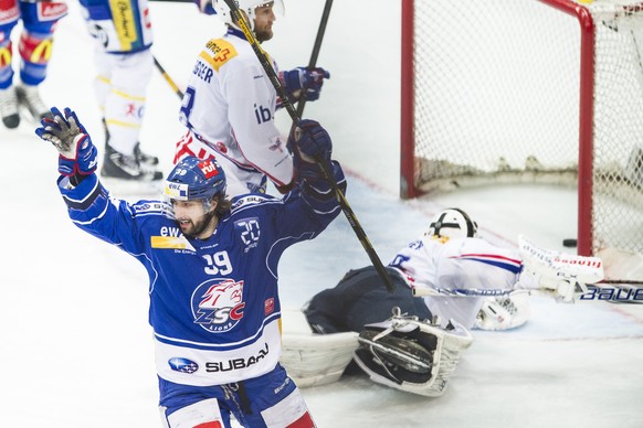 Kloten-Keeper Martin Gerber ist bei allen fünf Gegentreffern unschuldig und geht trotzdem vorzeitig vom Eis.