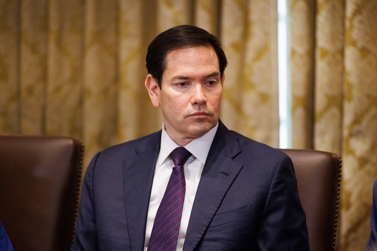 epa12225319 US Secretary of State Marco Rubio participates in a cabinet meeting in the Cabinet Room of the White House in Washington, DC, USA, 08 July 2025. EPA/AARON SCHWARTZ / POOL