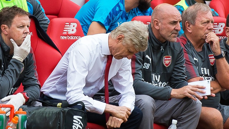 epa06166663 Arsenal manager Arsene Wenger (C) reacts during the English Premier League soccer match between Liverpool FC and Arsenal FC at Anfield in Liverpool, Britain, 27 August 2017. EPA/PETER POWE ...