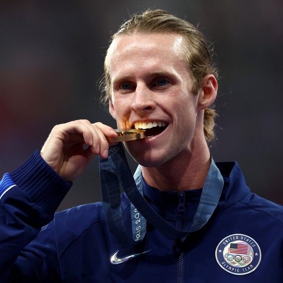 epa11531933 Gold medalist Cole Hocker of the USA during the medal ceremony for the Men 1500m final of the Athletics competitions in the Paris 2024 Olympic Games, at the Stade de France stadium in Sain ...