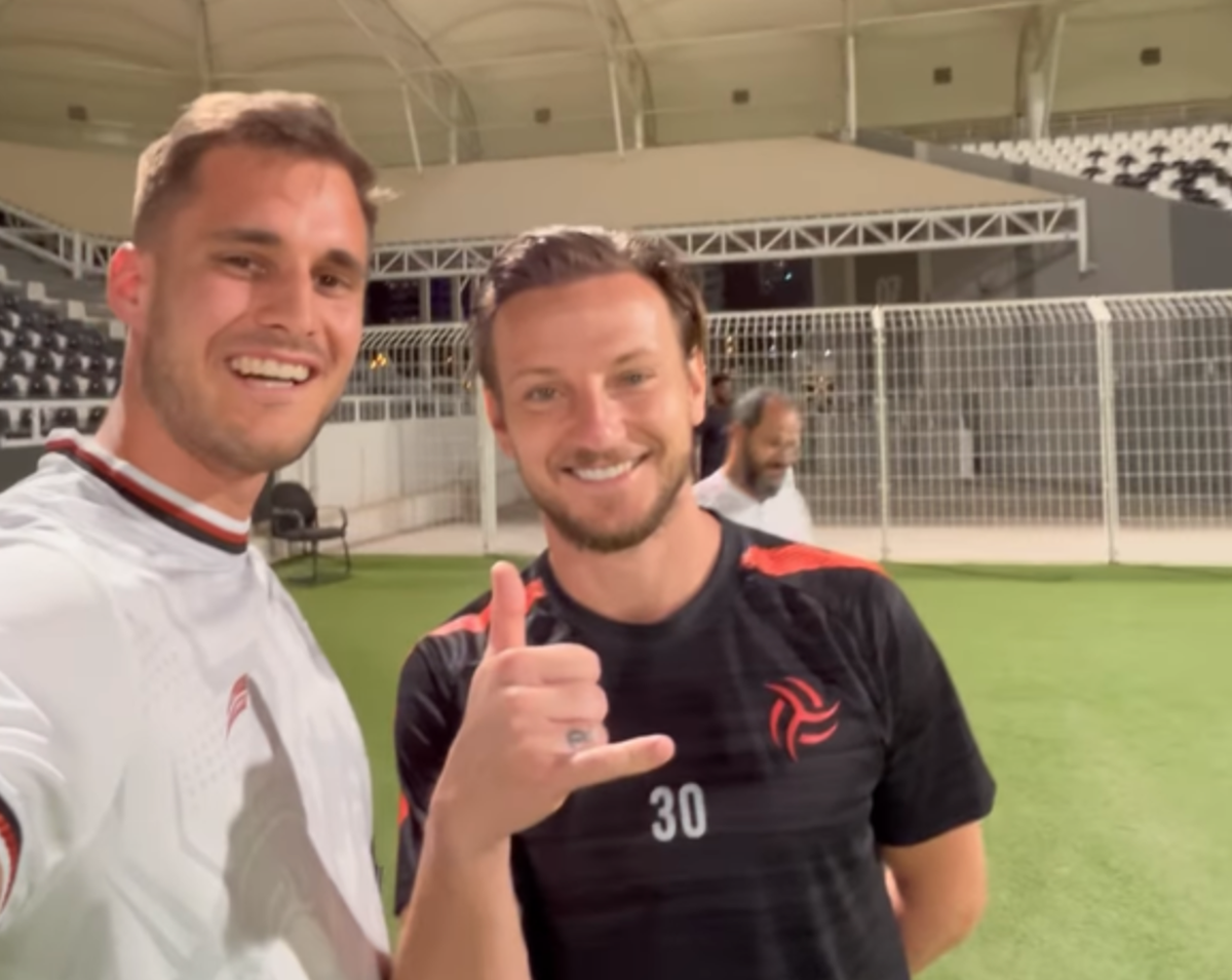 Kläui en compagnie d'Ivan Rakitic.