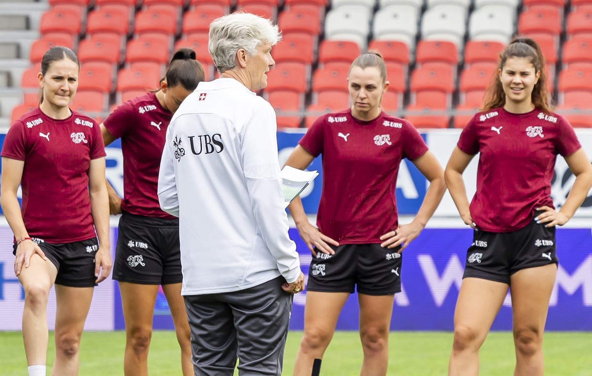 Switzerland's head coach Pia Sundhage speaks to her players during a training session of the national team of Switzerland one day before the UEFA Women's Nations League group A2 football mat ...
