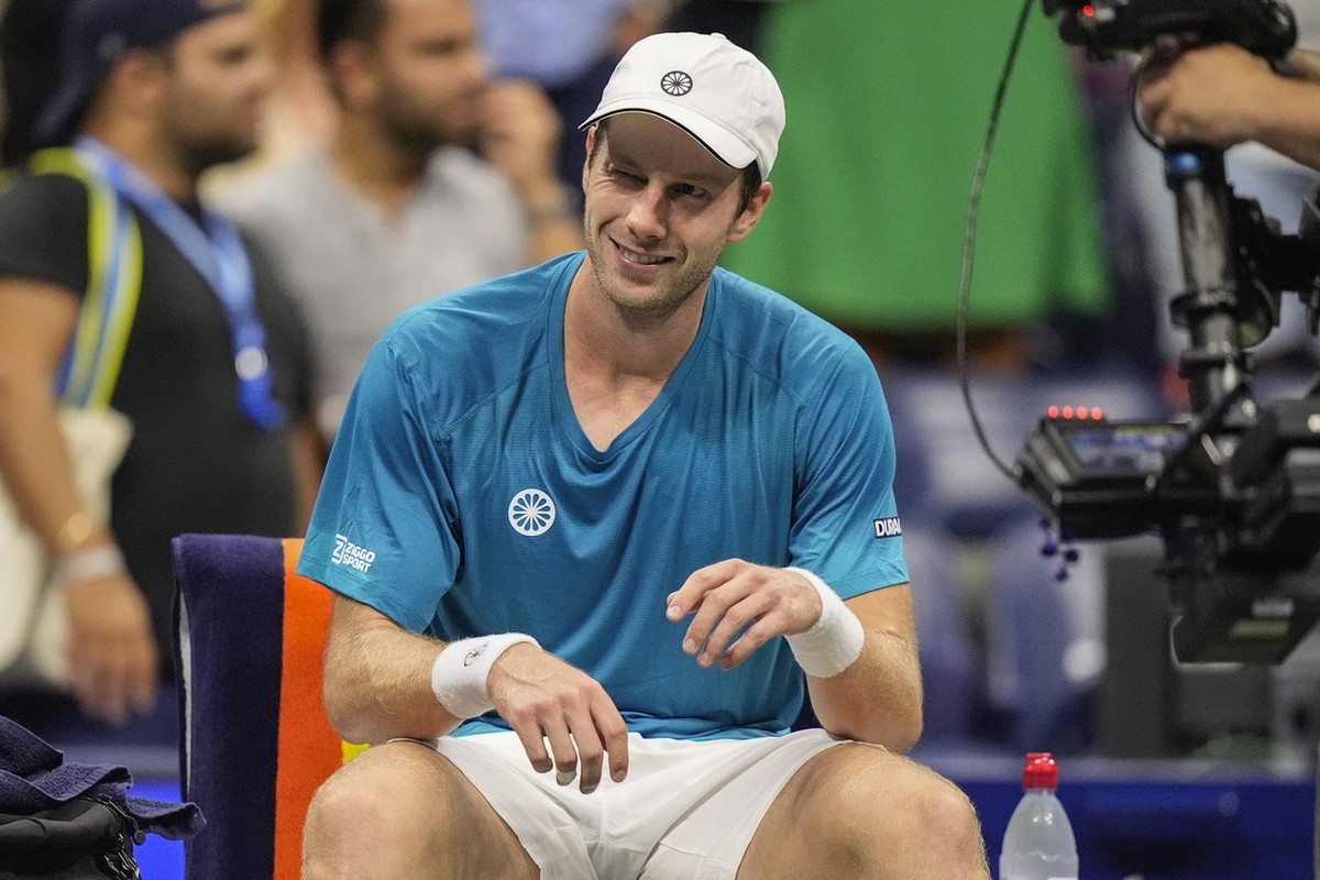 Botic van De Zandschulp, of the Netherlands, winks to his corner after a second round match against Carlos Alcaraz, of Spain, in the U.S. Open tennis championships, Thursday, Aug. 29, 2024, in New Yor ...