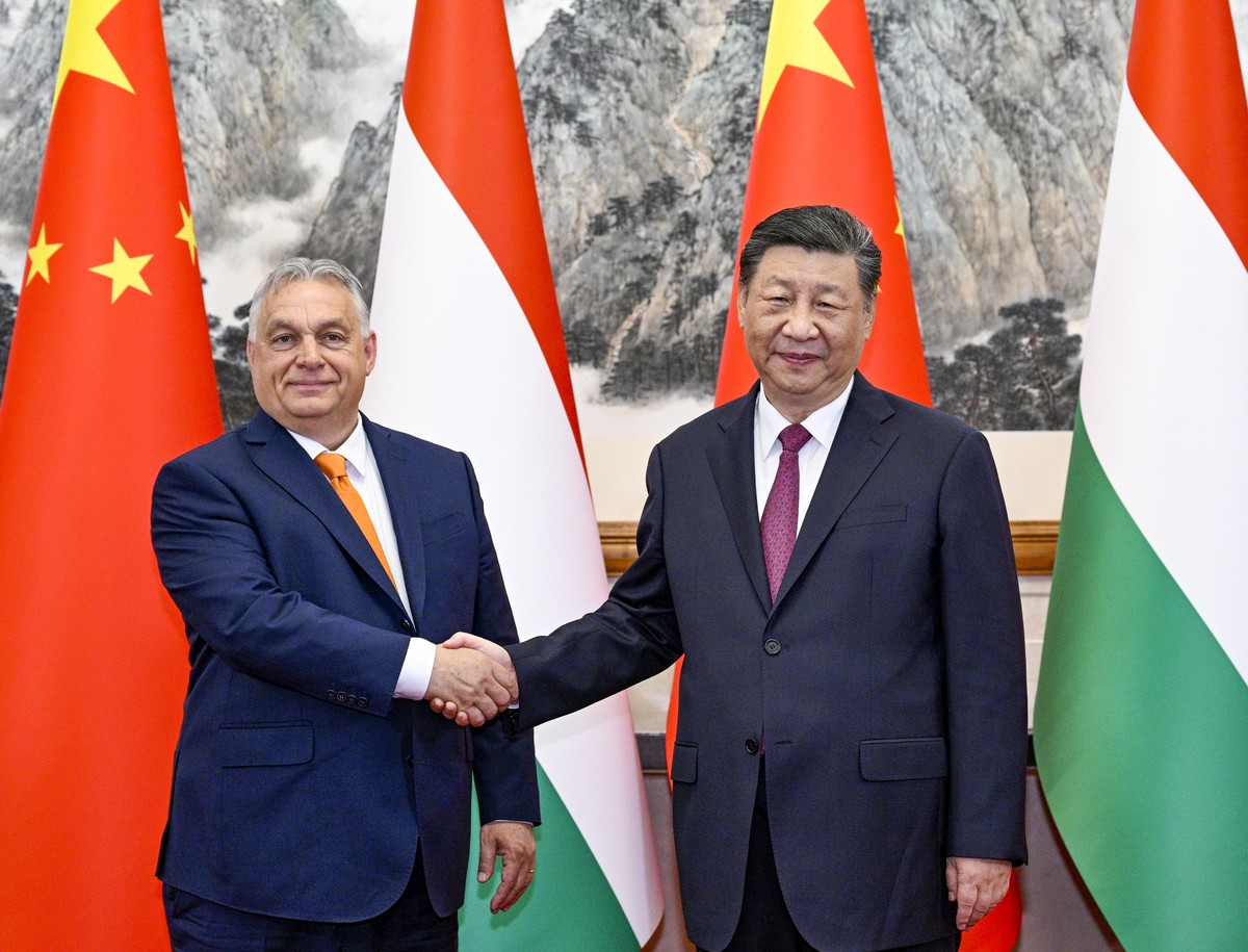 epa11466300 Chinese President Xi Jinping (R) meets with Hungary's Prime Minister Viktor Orban at the Diaoyutai State Guesthouse in Beijing, China, 08 July 2024. EPA/XINHUA / Li Xueren CHINA OUT / ...