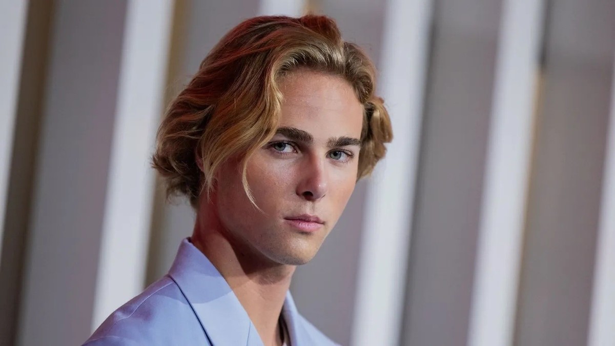 17.06.2025, Nordrhein-Westfalen, Köln: Moritz (19) aus Berlin steht bei einem Photocall vor dem Finale von „Germany’s Next Topmodel – by Heidi Klum“ (GNTM) im Coloneum. Foto: Rolf Vennenbernd/dpa +++  ...
