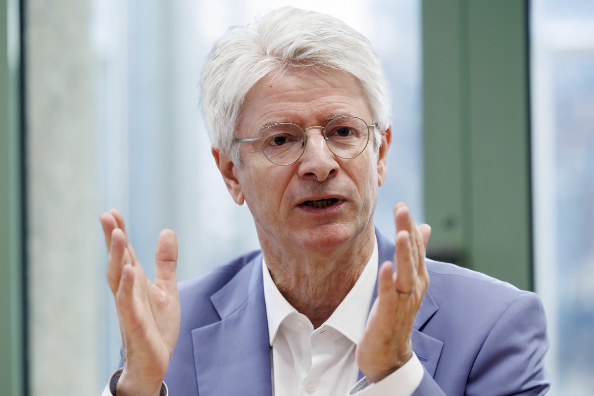 Christian Brunier, directeur general Services industriels de Geneve (SIG), s'exprime sur l'audit sur les pertes du reseau de distribution electrique des Services industriels de Geneve (SIG), ...