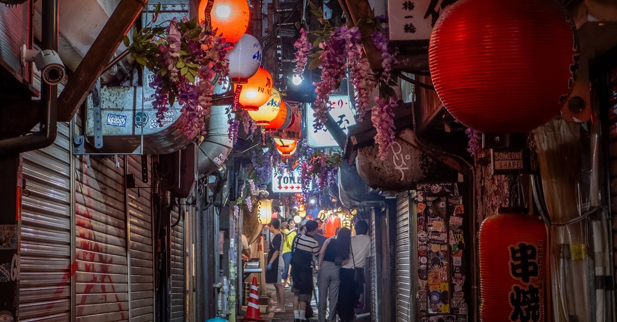 Bar-in-Tokio-schliesst-ber-40-J-hrige-aus-und-l-st-Debatte-aus