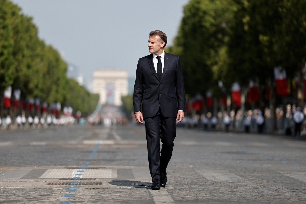 epa13110058 French President Emmanuel Macron reviews the troops on the Place de la Concorde during the annual Bastille Day military parade in Paris, France, 14 July 2026. France's national holida ...