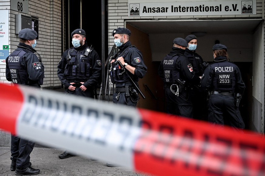 epa09178525 Police searches the premises of the Ansaar International aid organization in Duesseldorf, Germany, 05 May 2021. German Interior Minister Horst Seehofer has banned Ansaar International and  ...