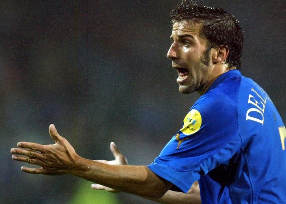 Italian player Alessandro del Piero gestures during the EURO 2004 Group C match between Italy and Bulgaria at the stadium D. Afonso Henriques in Guimaraes on Tuesday, 22 June 2004. EPA/YURI KOCHETKOV ...