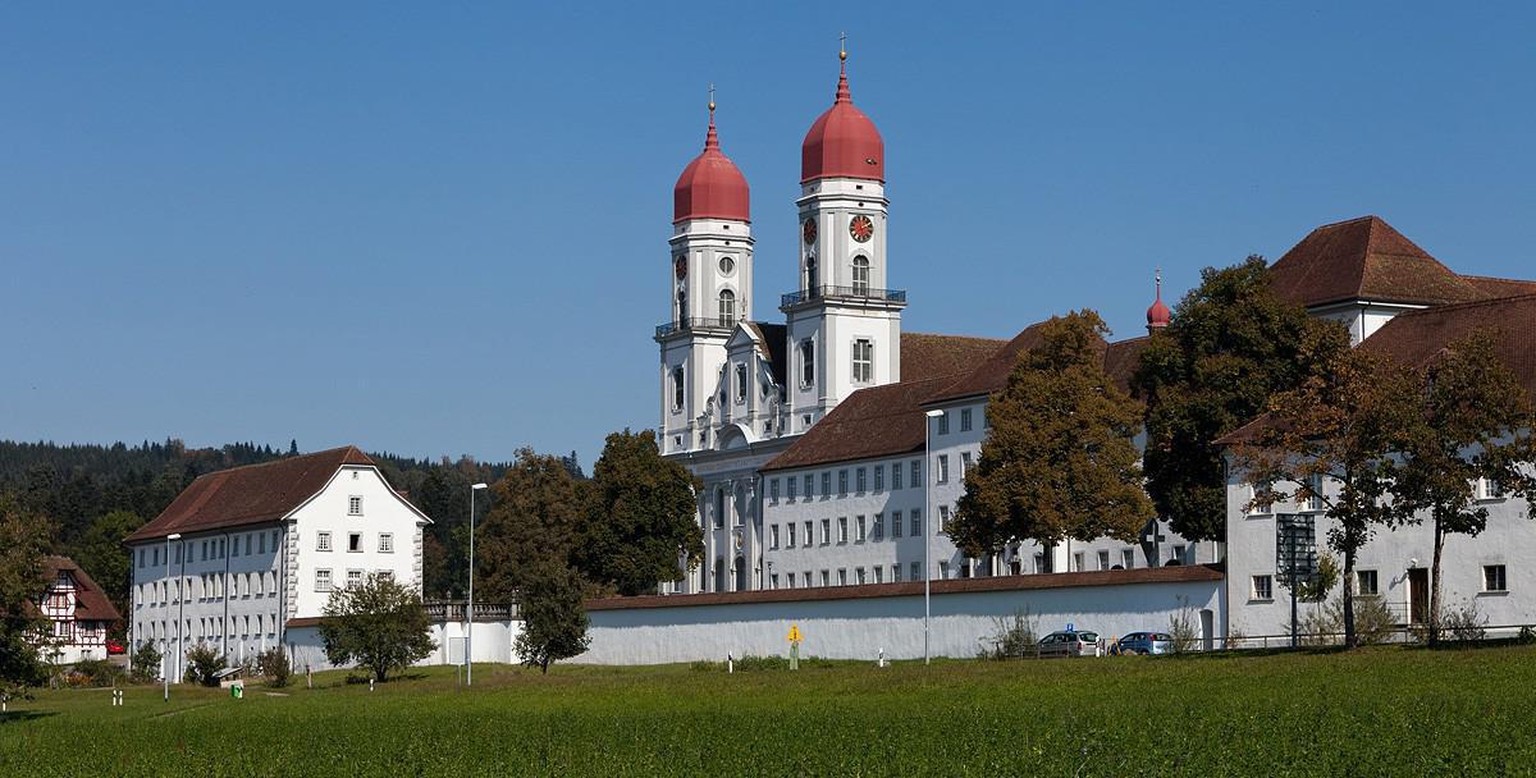 St. Urban LU. Barock ist Inszenierung. Anstelle der mittelalterlichen Kirche erfolgt 1711–1715 der noch heute bestehende Neubau, ab 1716 der Bau der neuen Klosteranlage (rechts).
https://commons.wikim ...