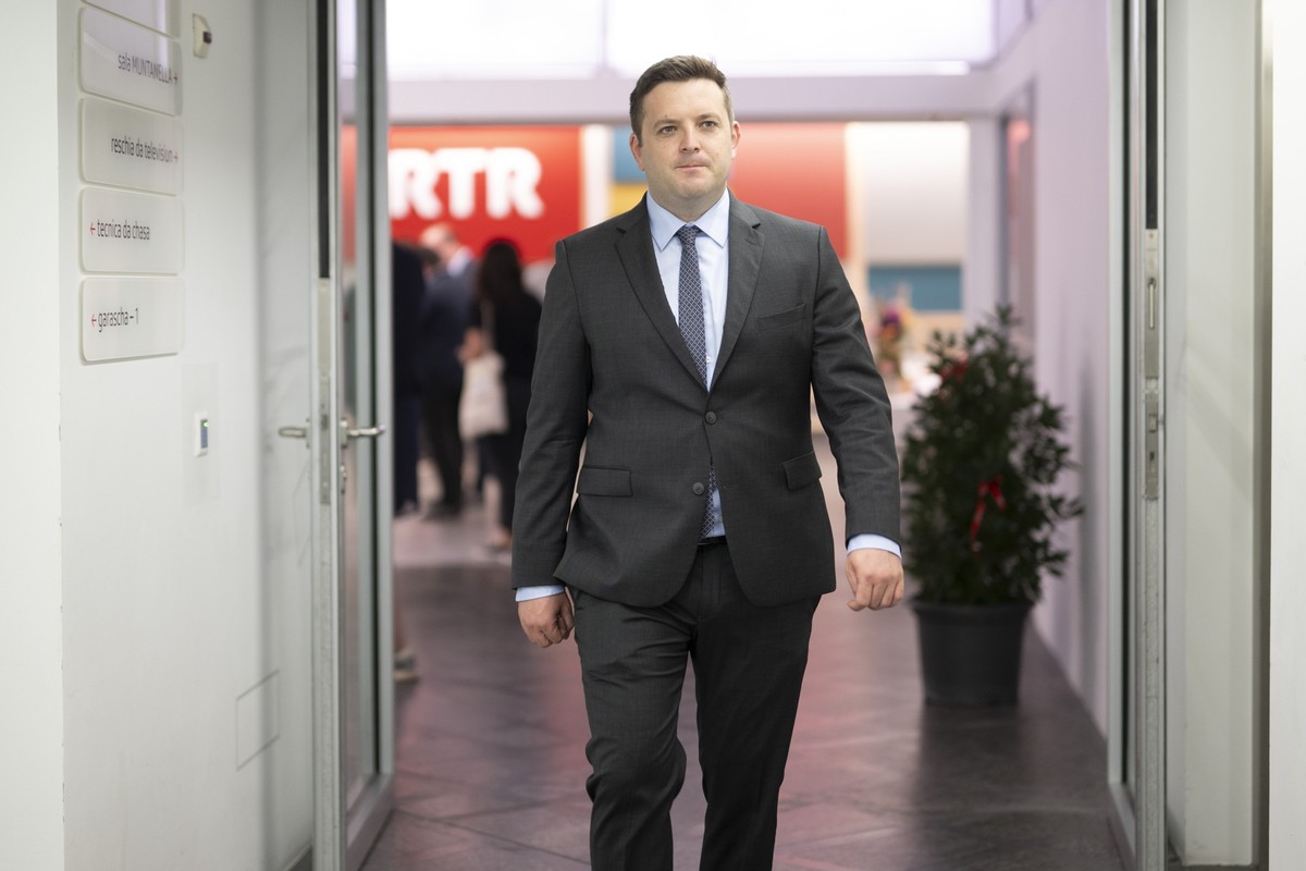 Jon Pult (SP) waehrend den Eidgenoessischen Wahlen, am Sonntag, 22. Oktober 2023 in Chur. Die Schweizer Buergerinnen und Buerger waehlen das Bundesparlament mit den beiden Kammern Nationalrat und Stae ...