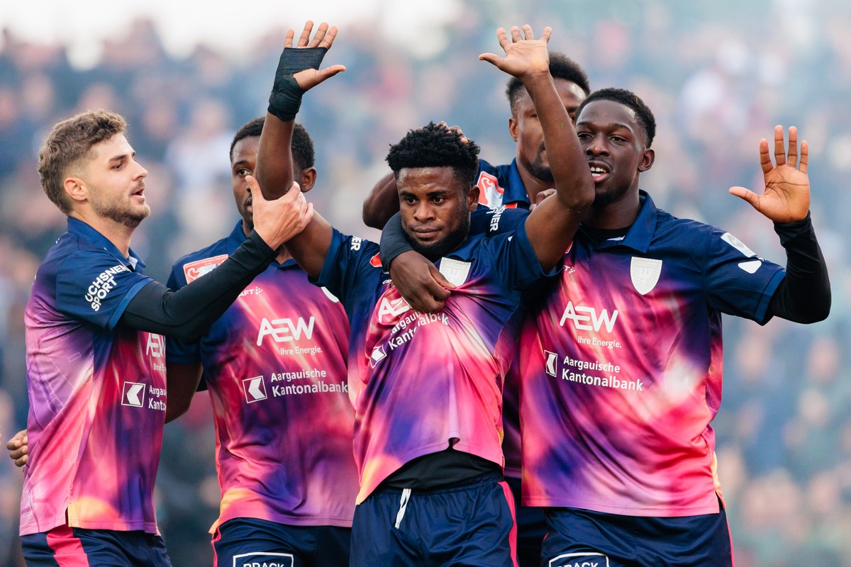 Daniel Afriyie (FCA), Mitte, bejubelt sein Tor zum 1:0 im Fussball Schweizer Cup Spiel zwischen dem FC Aarau, FCA, und dem FC Zuerich, FCZ, am Sonntag, 18. Oktober 2026 im Stadion Bruegglifeld in Aara ...
