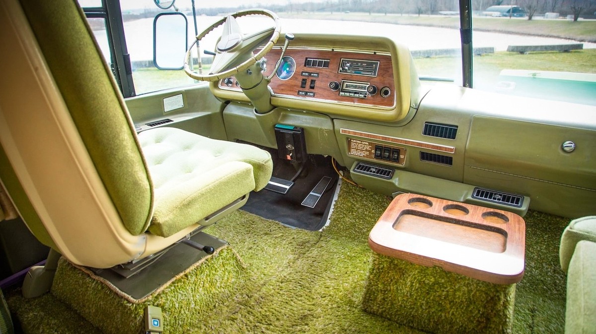 1978 GMC Motorhome - 70s-tastic!
https://www.hagerty.com/media/car-profiles/gmc-motorhome-is-fwd-wonder/