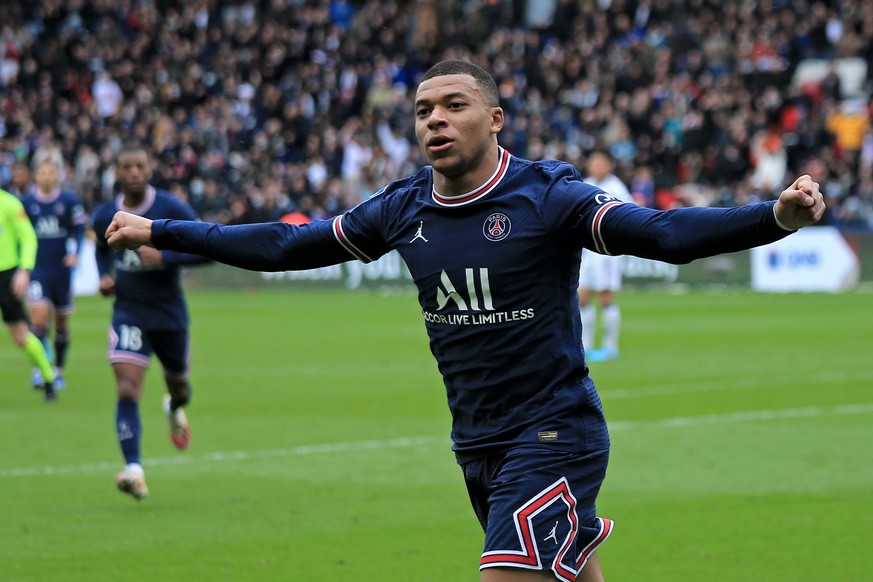 epa09821020 Paris Saint Germain&#039;s Kylian Mbappe celebrates after scoring the opening goal during the French Ligue 1 soccer match between PSG and Girondins of Bordeaux at the Parc des Princes in P ...