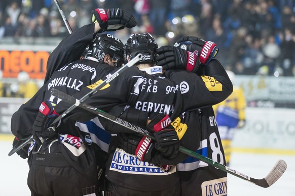 La joie du HC Fribourg-Gotteron apres le deuxieme but, lors du match du championnat suisse de hockey sur glace de National League entre le HC Fribourg-Gotteron et le HC Davos ce samedi, 4 novembre 201 ...