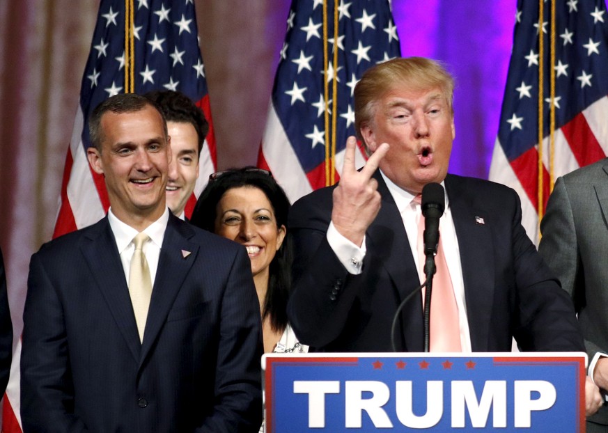 Corey Lewandowski, links neben Donald Trump, muss sich einen neuen Job suchen.