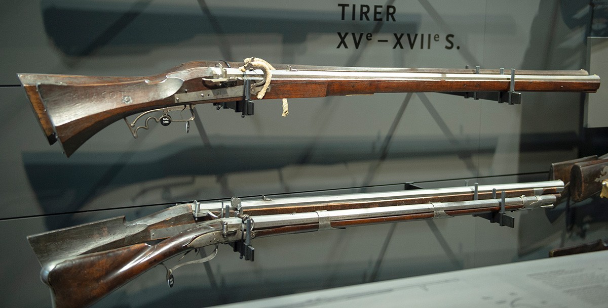 Beispiele von Luntenschlossmusketen des 17. Jahrhunderts im Museum Altes Zeughaus Solothurn.
https://museum-alteszeughaus.so.ch/