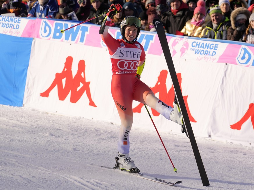 Lara Gut-Behrami of Switzerland reacts after winning a women's World Cup giant slalom skiing race Saturday, Nov. 25, 2023, in Killington, Vt. (AP Photo/Robert F. Bukaty)