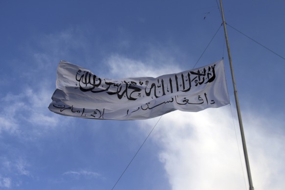 The Taliban flag flies at the Ghazni provincial governor&#039;s house, in Ghazni, southeastern, Afghanistan, Sunday, Aug. 15, 2021. (AP Photo/Gulabuddin Amiri)