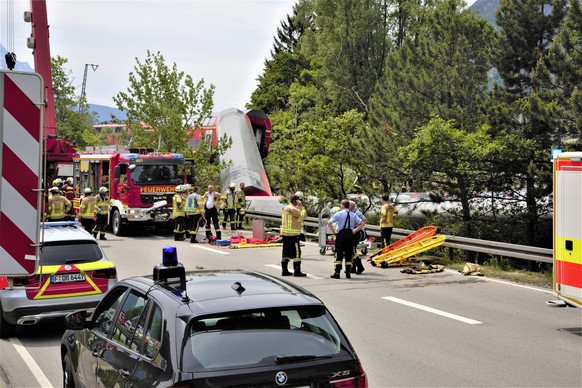 03.06.2022, Bayern, Garmisch-Partenkirchen: Zahlreiche Einsatz- und Rettungskr