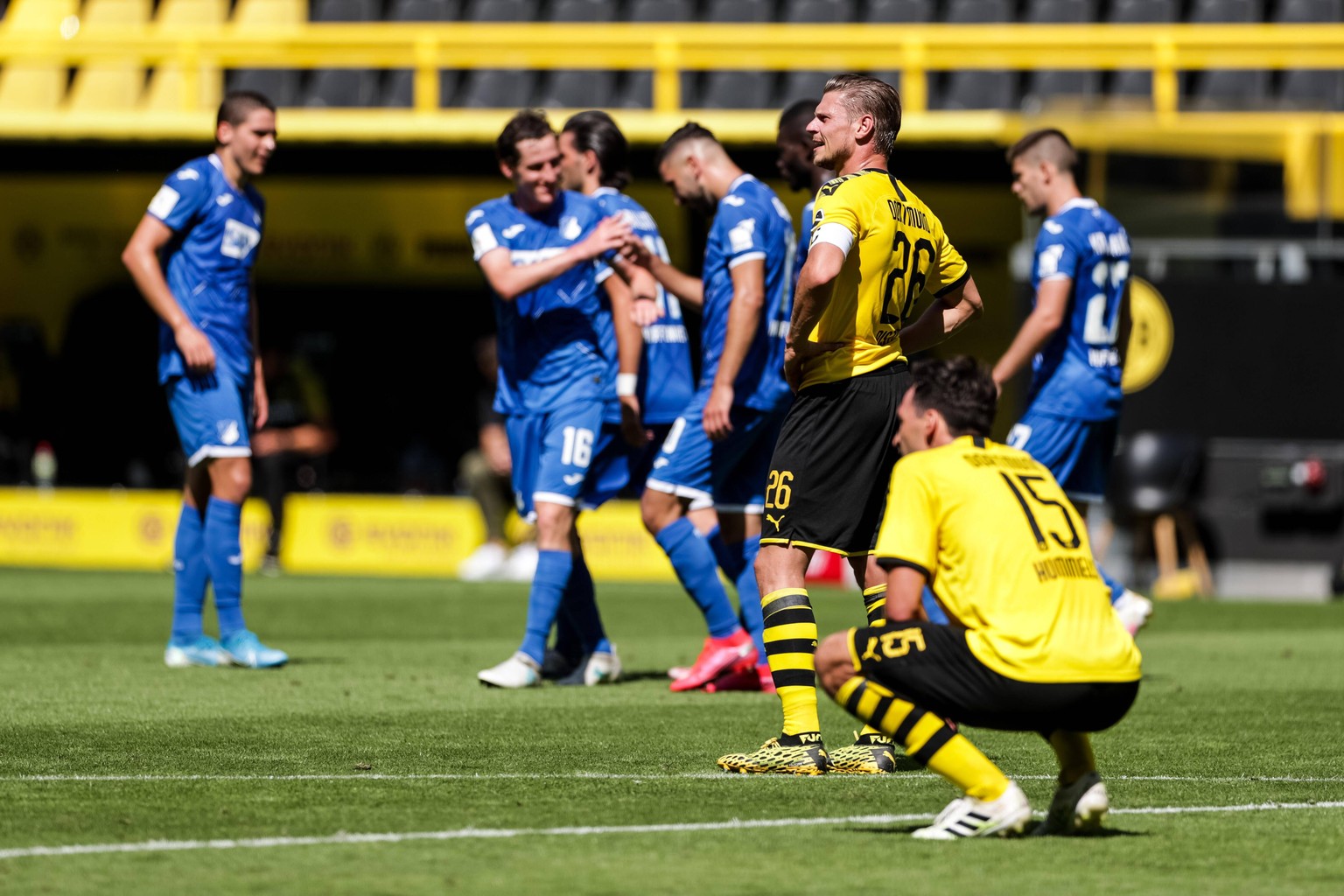 1. Fussball-Bundesliga Borussia Dortmund - TSG Hoffenheim, 27.06.2020 Frust bei Lukasz Piszczek Borussia Dortmund, 26 nach dem 0:2 1. Fussball-Bundesliga Borussia Dortmund - TSG Hoffenheim am 27.06.20 ...