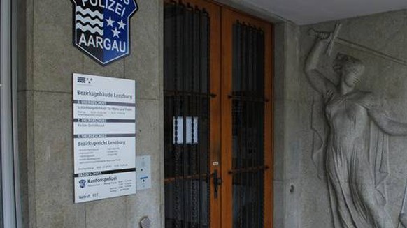 Ob der Polizist ein Amtsgeheimnis an seine Affäre weitergab, wurde am Bezirksgericht Lenzburg nicht klar – er wurde freigesprochen. (AZ/Archiv)

© Elia Diehl