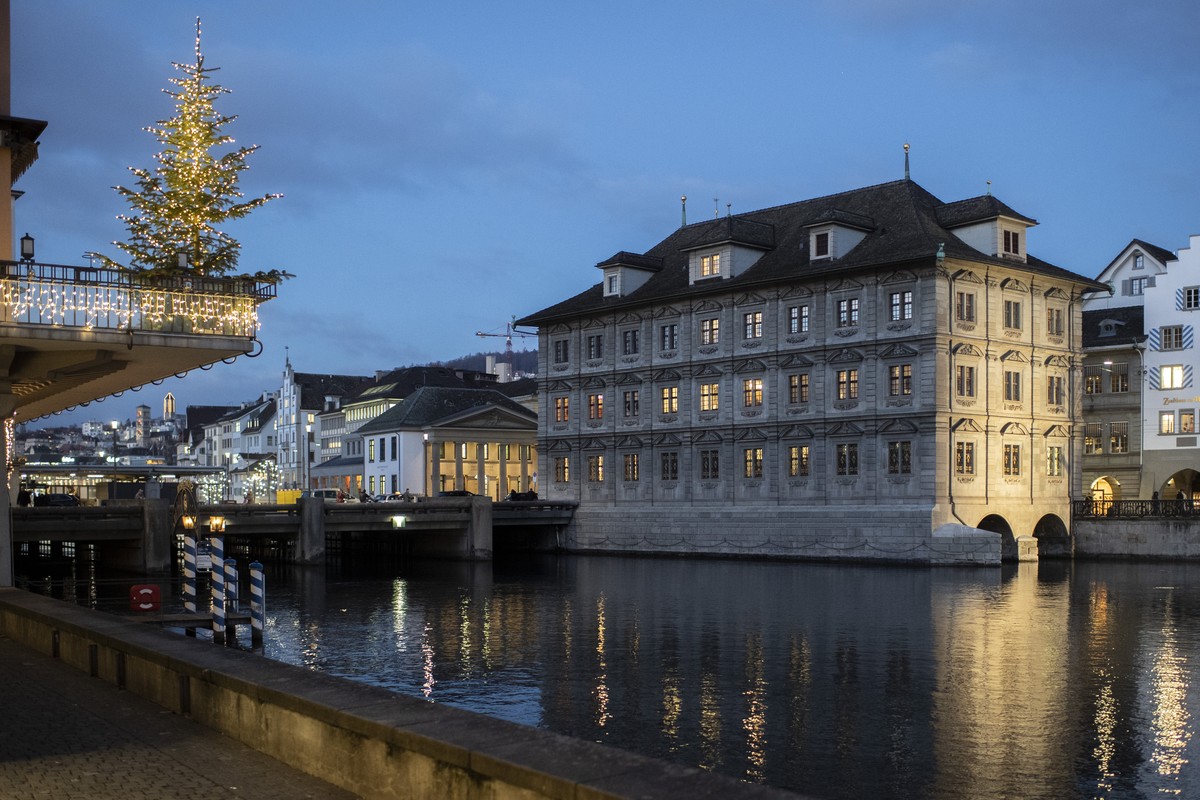 Blick auf das Rathaus anlaesslich der Stadtzuercher Budgetdebatte im Gemeinderat, aufgenommen am Mittwoch 12. Dezember 2018 in Zuerich. (KEYSTONE/Ennio Leanza)