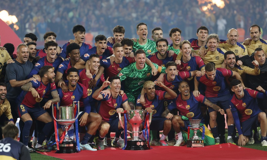 Barcelona&#039;s team members celebrate winning the La Liga after the Spanish La Liga soccer match between Barcelona and Villarreal at Lluis Companys Olympic Stadium in Barcelona, Spain, Sunday, May 1 ...