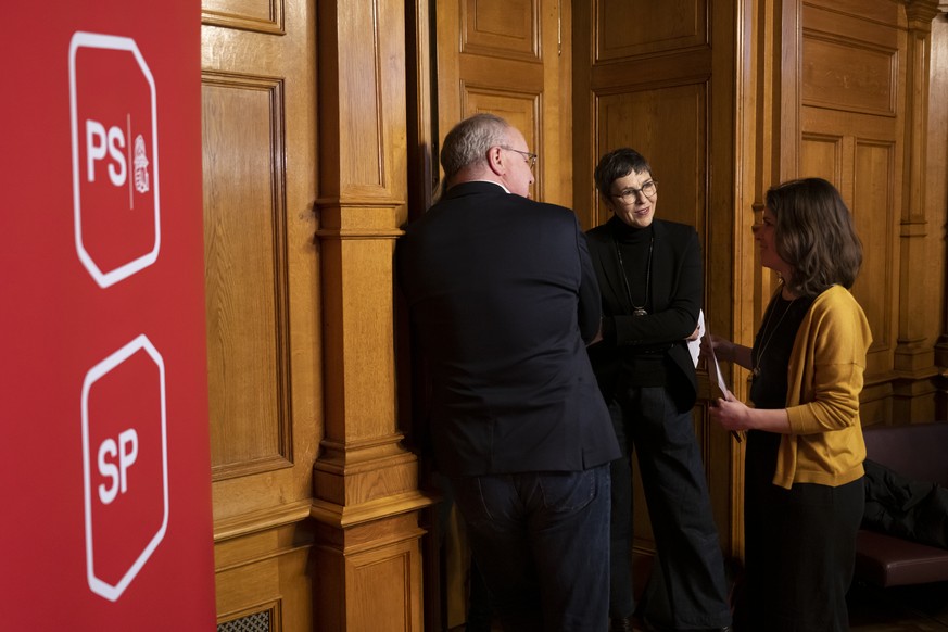 Pierre-Yves Maillard, Nationalrat VD, Praesident Schweizerischer Gewerkschaftsbund, Barbara Gysi, Nationalraetin SG, Vizepraesidentin SGK-N, und Mattea Meyer, Nationalraetin ZH, Co-Praesidentin SP Sch ...