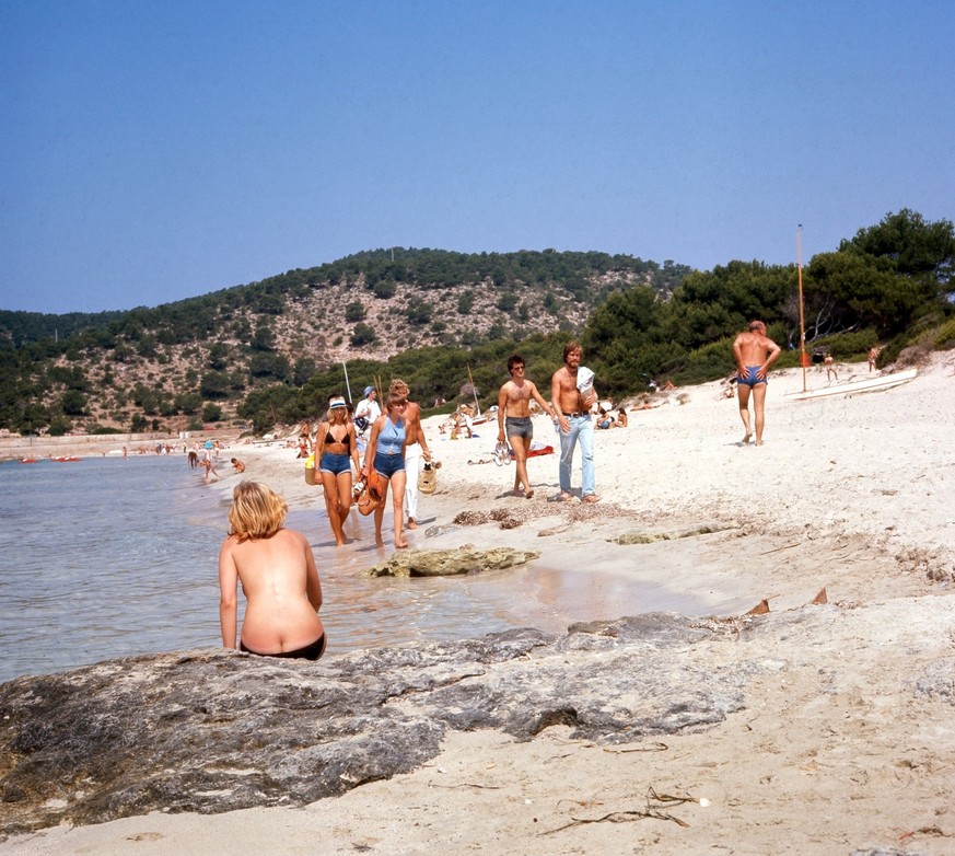 "Walter Rudolph – Ibiza 1976"

https://agonyecstasygallery.com/products/walter-rudolph-ibiza-1976