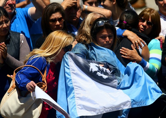 epa06350946 Relatives of ARA San Juan&#039;s crew members hug neighbors of the area at the naval base of Mar del Plata in Argentina, 25 November 2017. Around 500 people rallied at the naval base of Ma ...