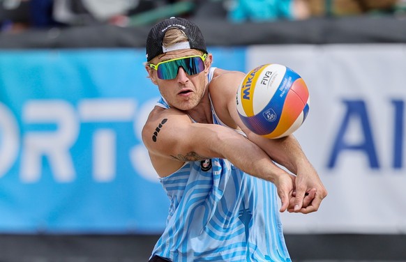 epa12281944 Steven van der Velde of Netherlands in action during their their 3rd place match against Stefan Boermans and Yorick de Groot of Netherlands, at the CEV EuroBeachVolley 2025 n Dusseldorf, G ...