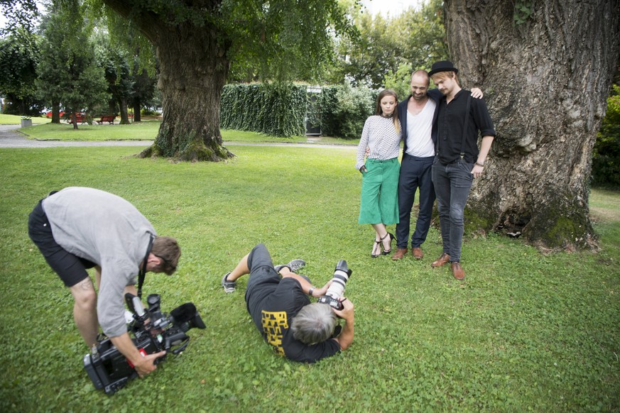 Sie werfen die Fotografen um: Regisseur Dominik Locher mit seinen beiden Stars Jasna Fritzi Bauer und Sven Schelker.