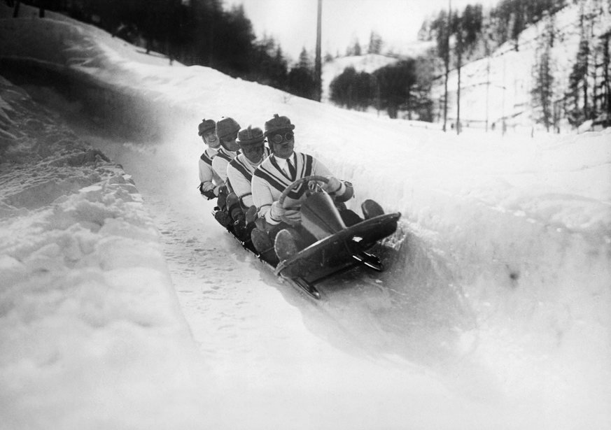 DEUTSCHLAND WELTMEISTER AUCH IM VIERER-BOB Nach dem deutschen Doppelsieg im Zweierbob gelang es jetzt bei den in St. Moritz am 12. Februar 1931 ausgetragenen Viererbob-Weltmeisterschaften, auch diesen ...